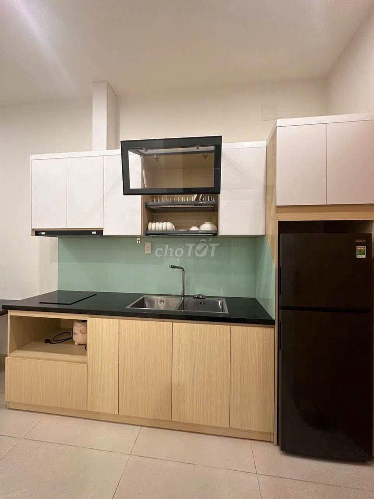 Комната с балконом, полностью меблированная, рядом с мостом Тьен Шон