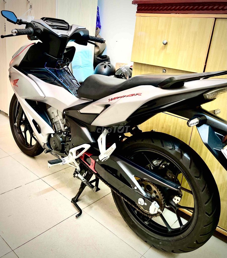 Фото 3: Honda Winner X 2019, механическая, серебристо-серая