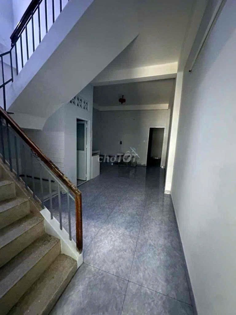 Фото 2: Фасад Nguyễn Văn Nghi 240м2 5 комнат рядом с рынком Gò Vấp 25 млн