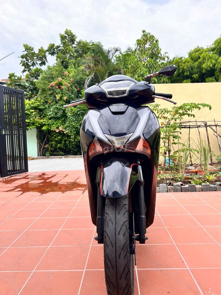Фото 3: Honda SH 125 2018 Черный 57000 км