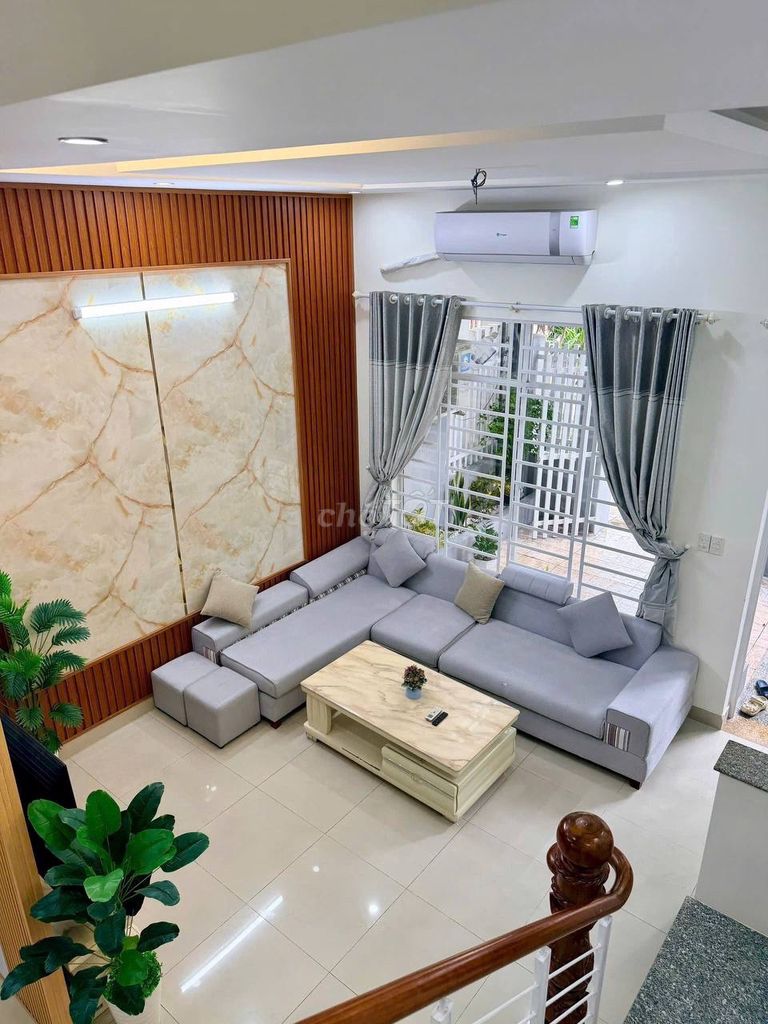 Nhà 4 phòng ngủ gần biển khu Phạm Văn Đồng