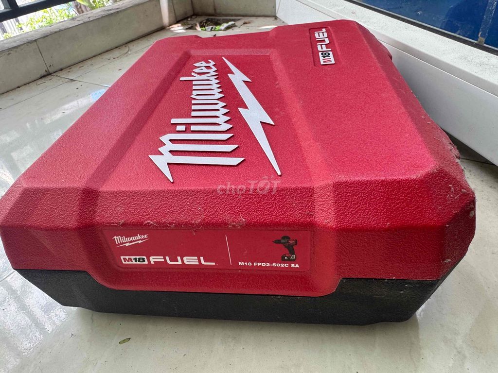 Фото 2: Ящик для инструментов Milwaukee M18 FUEL, пластиковый, красно-черный