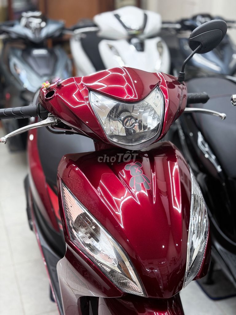 Фото 2: Honda Vision красный