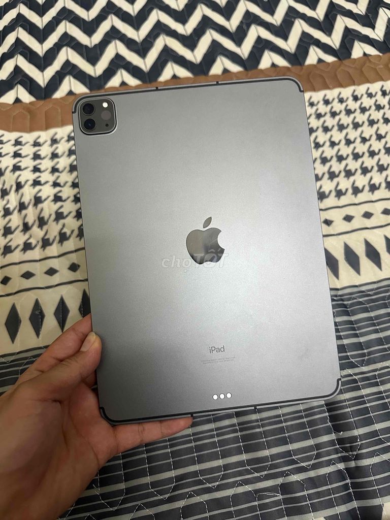 Apple iPad Pro M1 Wi-Fi 5G 128 ГБ, серый, состояние 99%
