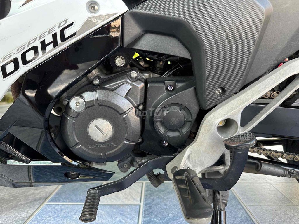 Фото 2: Honda Winner X V3 2022 Бело-черный, ручное сцепление