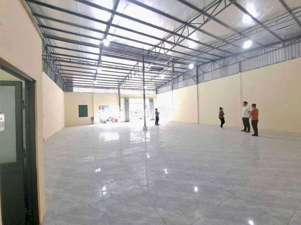 Склад почти 150 м² — ширина 8 м, длина 17 м