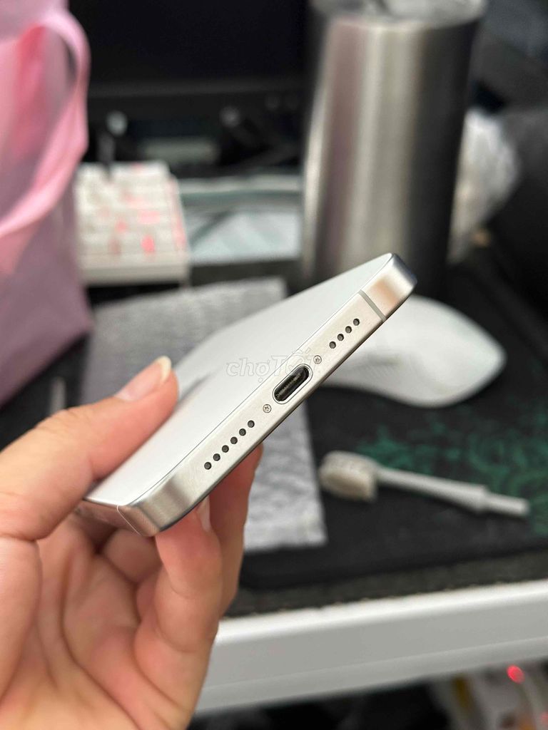Фото 3: Apple iPhone 15 Pro Max 256GB Silver LL/A 88%