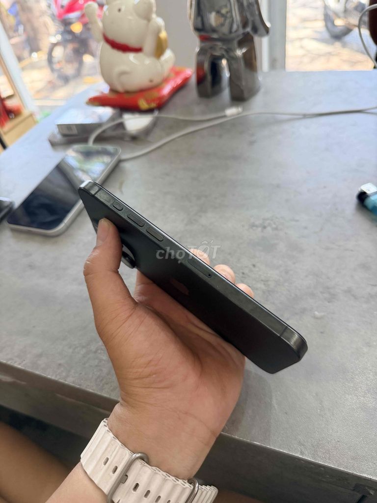 Фото 3: Apple iPhone 15 Pro Max 256GB Черный как новый
