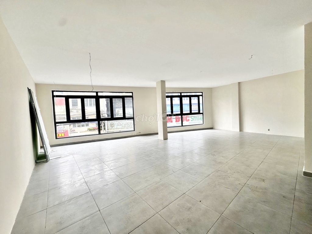 АРЕНДА ПОМЕЩЕНИЯ 180М² С ФАСАДОМ – РАЙОН 2, ДАЛАТ | 40 МЛН/МЕС