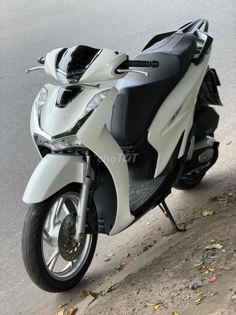 Honda SH150i 2022 белый, собственник