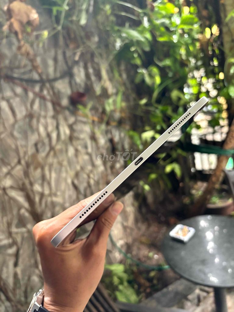 Фото 3: iPad Pro 2020 Wifi 256GB Silver + Magic Keyboard + Pencil