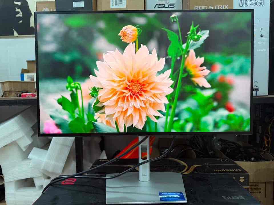 Срочно продаю монитор Dell 27" 4K, как новый, полный комплект