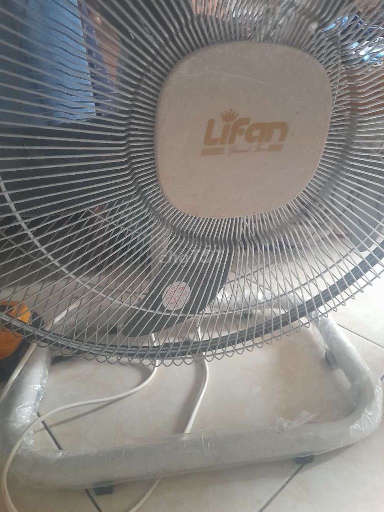 Настольный вентилятор Lifan белый, работает тихо