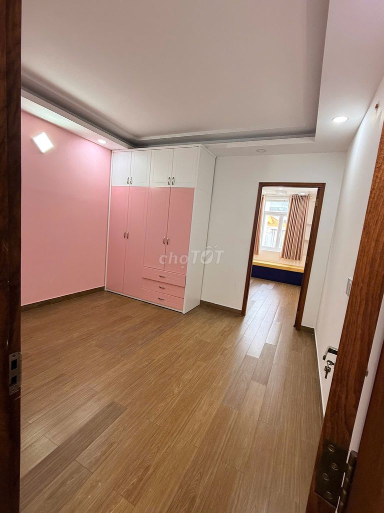 Фото 3: Сдается дом CHDV HXH Нгуен Ван Чой, Фу Нюан, 8x13м, 8 комнат, 10 санузлов
