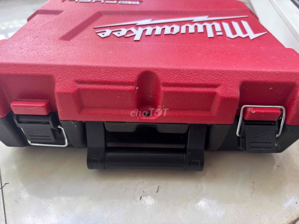 Фото 3: Ящик для инструментов Milwaukee M18 FUEL, пластиковый, красно-черный