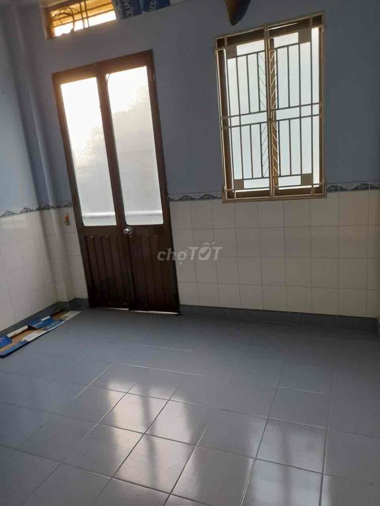 Собственник сдаёт дом в районе Q.1, улица Cô Giang, НТ, 2 спальни, 3 санузла, 4 этажа, цена 12,6 млн