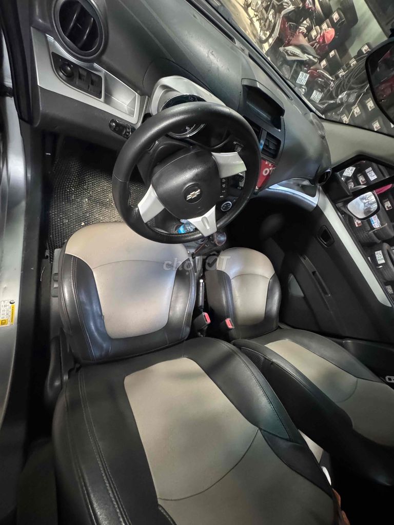 Chevrolet Spark LTZ 2015 автоматическая, серебристый