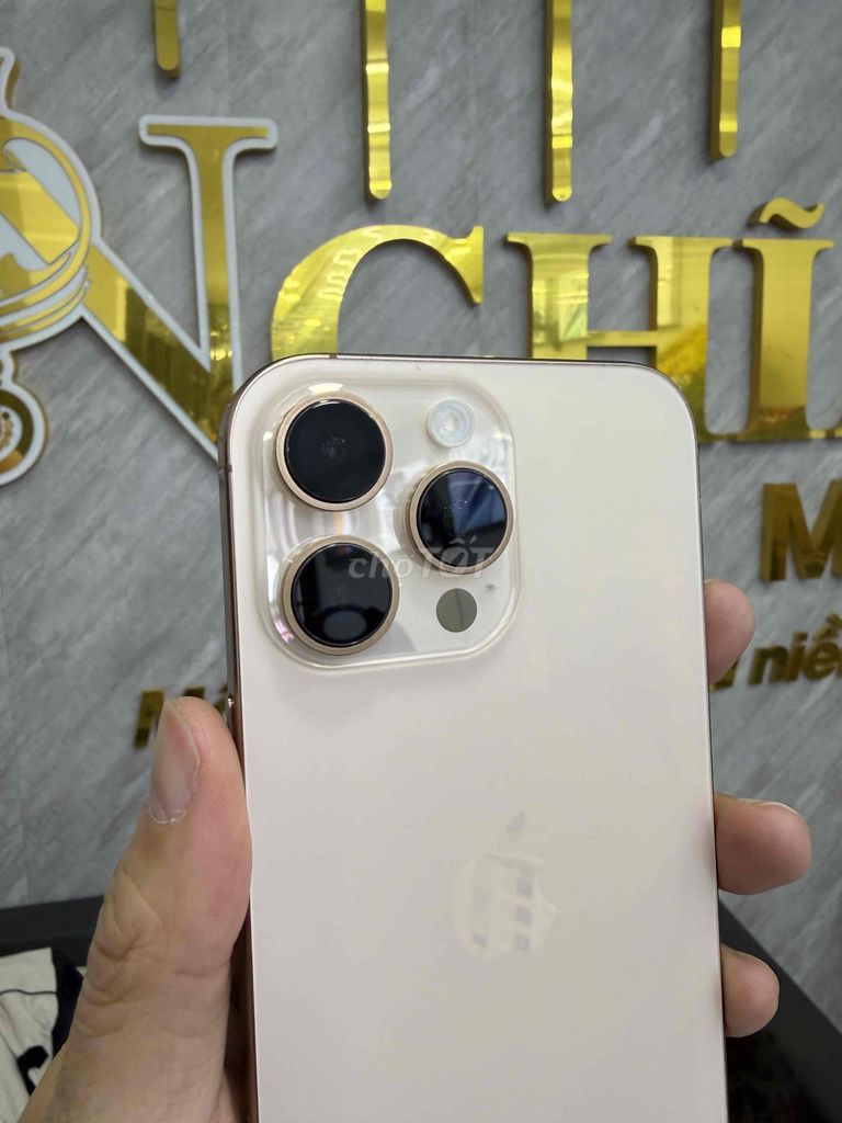 Фото 2: Продам iPhone 16 Pro Max 256GB золотой, недорого