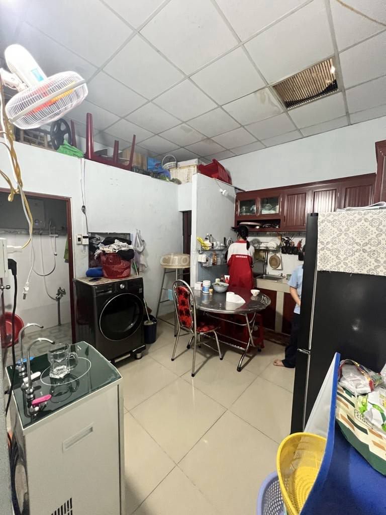 Фото 2: Продажа дома в центре Линь Суан, улица Хоанг Кам, 105 м², всего 45 млн/м², переулок для автомобилей, Тху Дык