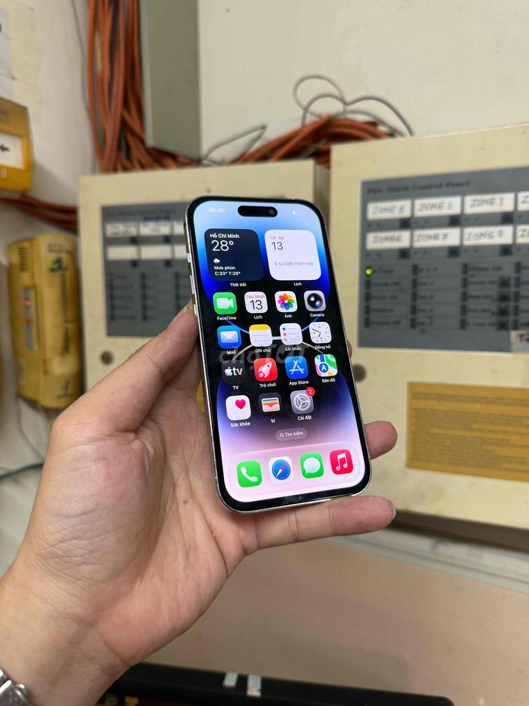 Apple iPhone 14 Pro 128GB Серебристый 98.5%