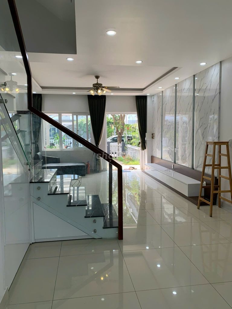 Аренда дома в жилом комплексе Melosa Garden Khang Điền, 4 спальни, размер 5x23 м = 115 м², 15 млн