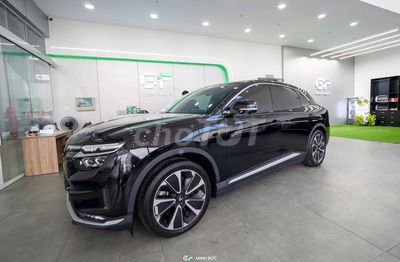 Фото 2: VinFast VF8 Plus 2023 Черный