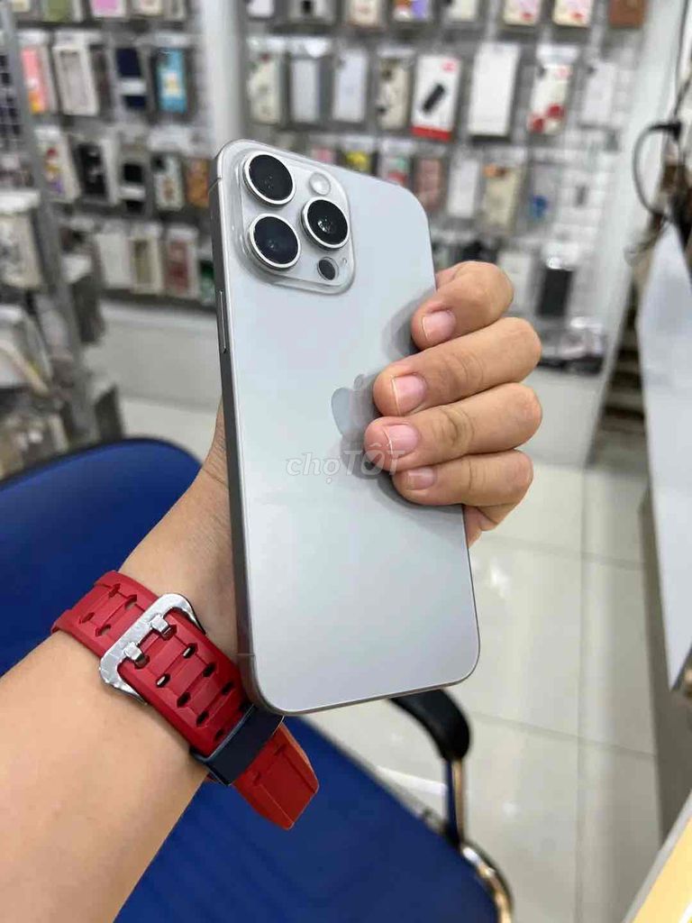 Фото 3: Apple iPhone 15 Pro Max Серый 82%
