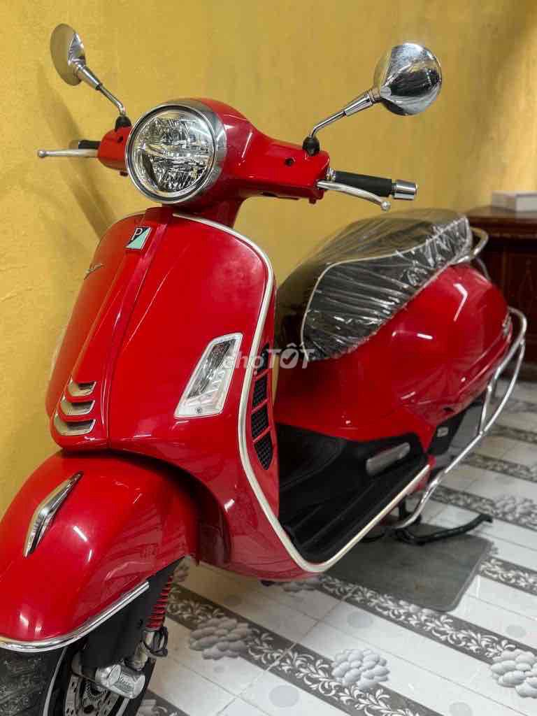 Фото 3: Piaggio Vespa GTS Красная 8 тысяч новая 95% 43C1-902.22