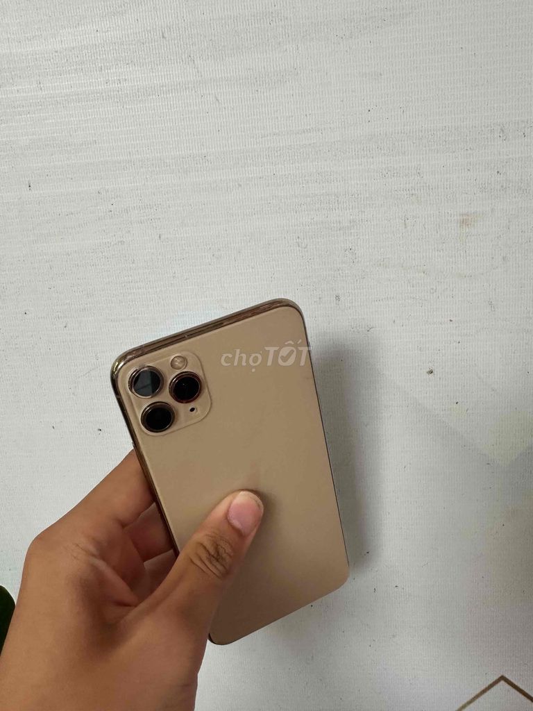 Фото 2: Apple iPhone 11 Pro Max Золотой A13 Bionic