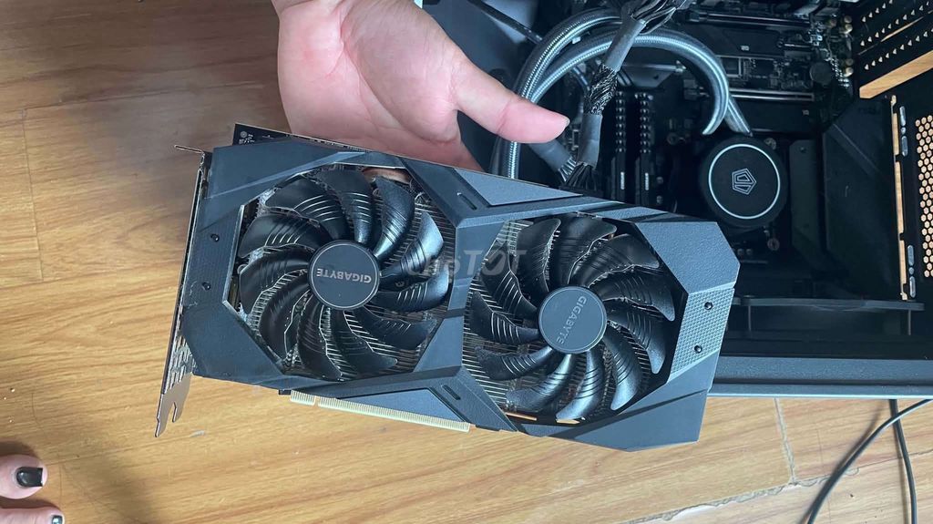 Фото 2: Видеокарта Gigabyte RTX 2060 Black