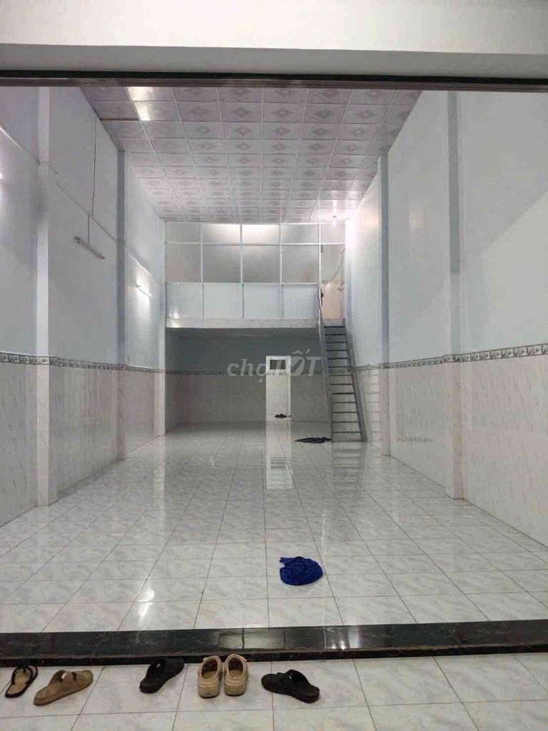 Фото 3: Сдаётся новый дом, никто ещё не жил, 160 м², первый этаж + антресоль, 9 млн, проезд для грузовиков сквозной