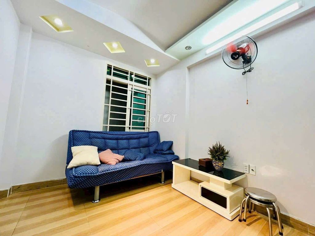 Фото 3: Дом в переулке 285 Phạm Văn Chiêu, 3,2x14 м, 1 антресоль, 3 этажа, 4 спальни, 3 кондиционера