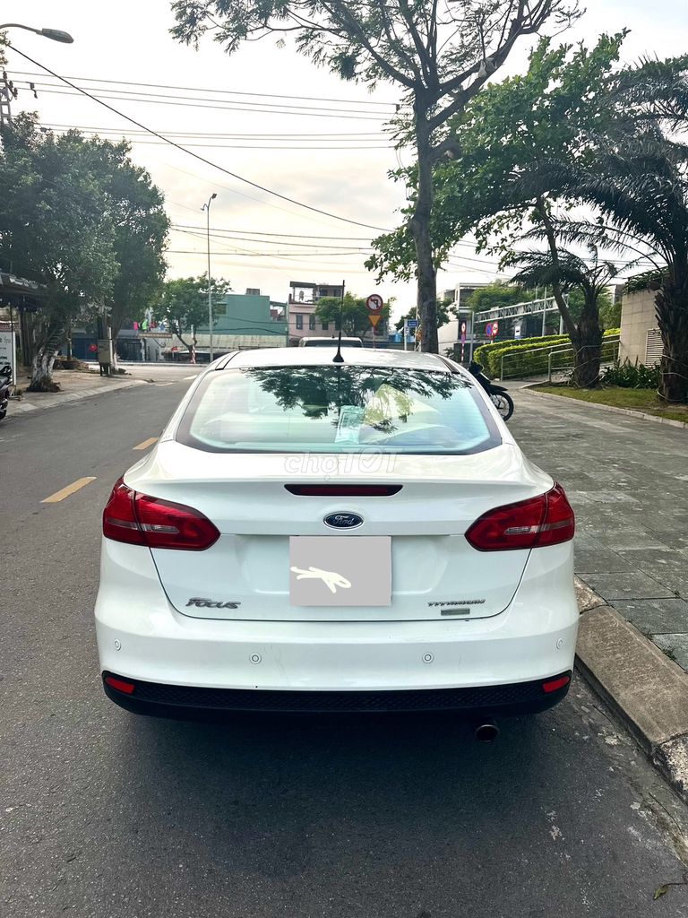 Фото 2: Ford Focus Titanium 2016 90.000 km Белый