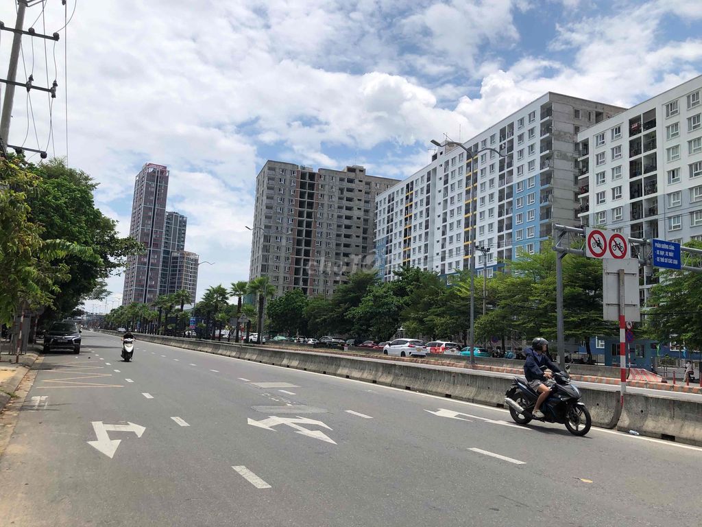 Дом 2 этажа, 120м2, фасад на Нго Куен, рядом с мостом Дракон - мостом Чан Тхи Ли.