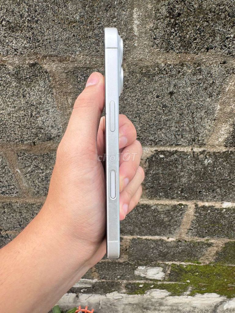 Фото 3: iPhone 16 256GB белый, не работает Face ID