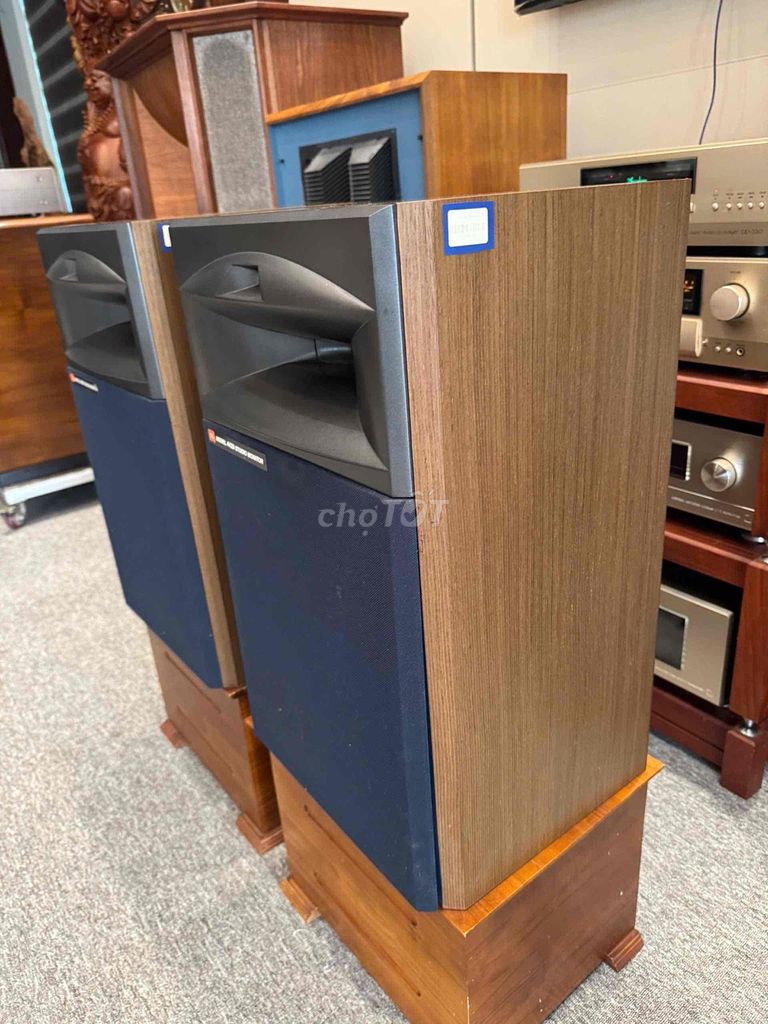 Фото 2: Акустическая система JBL 4429 Studio Monitor, дерево коричнево-зелёное 58