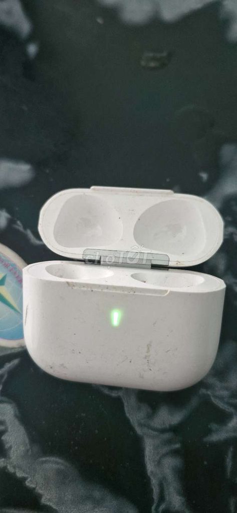 Фото 3: Зарядный кейс Apple AirPods Pro Белый Б/У