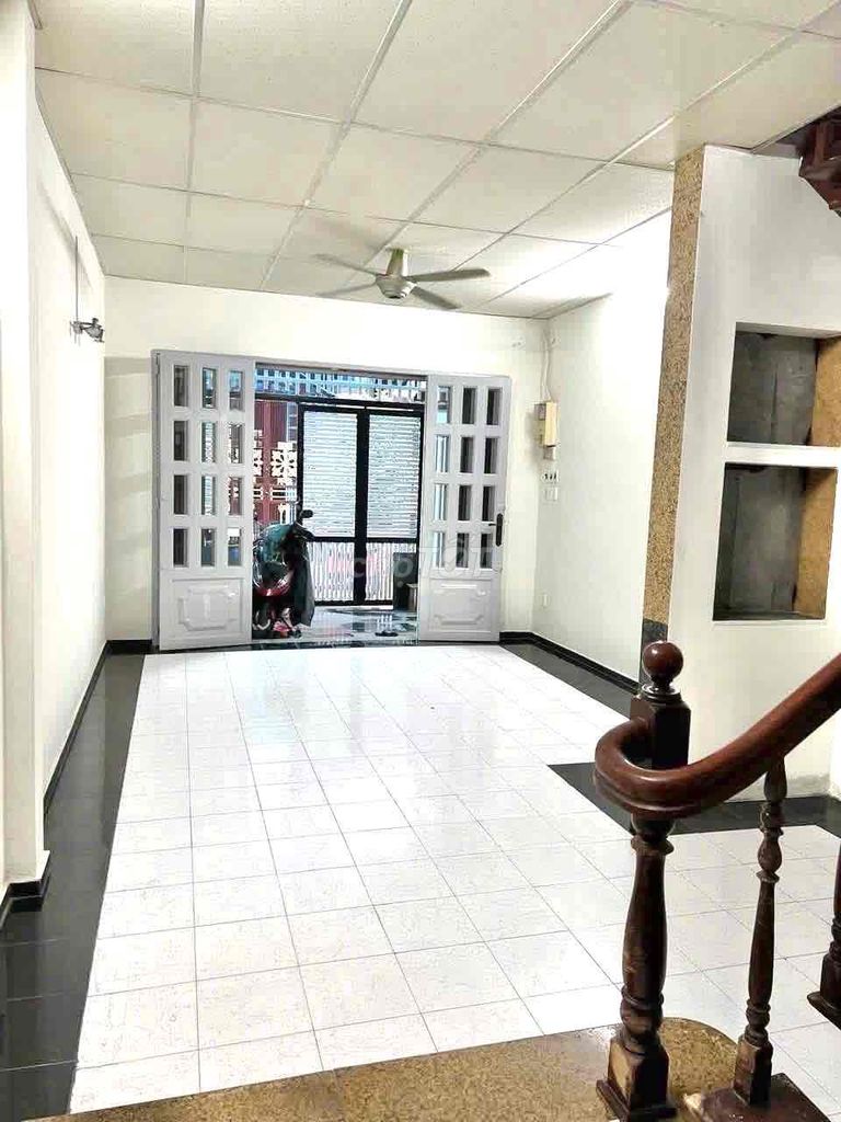 НОВЫЙ ПРОСТОРНЫЙ ДОМ 4,5*15м, 1 ЭТАЖ + 2 СПАЛЬНИ, 1 САНУЗЕЛ, ПЕРЕУЛОК ДЛЯ АВТО, 1/ ЛЕ ВАН ТХО, ГОВАП