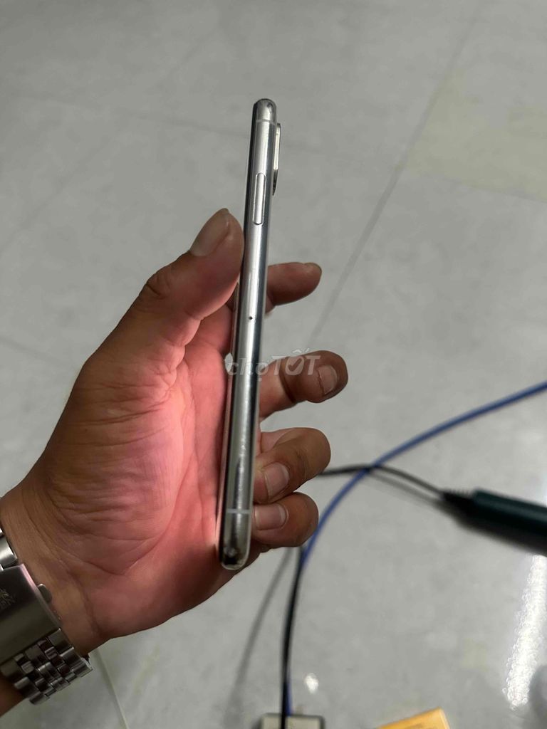 Фото 2: Apple iPhone Xs Серебристый как новый