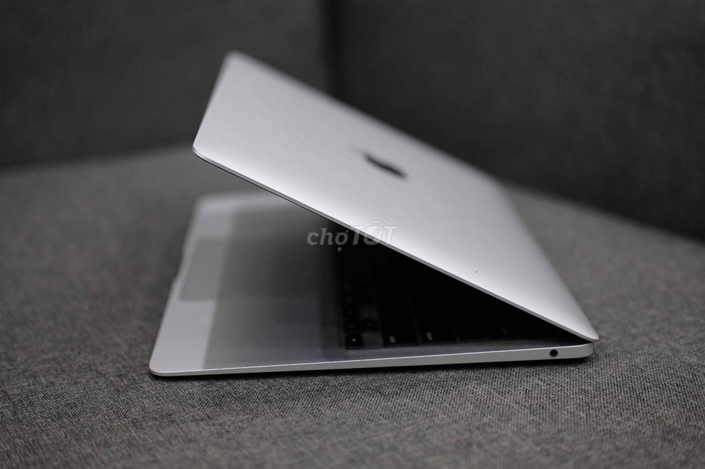 Фото 3: Apple MacBook Air M1 8GB/256GB Silver 99%