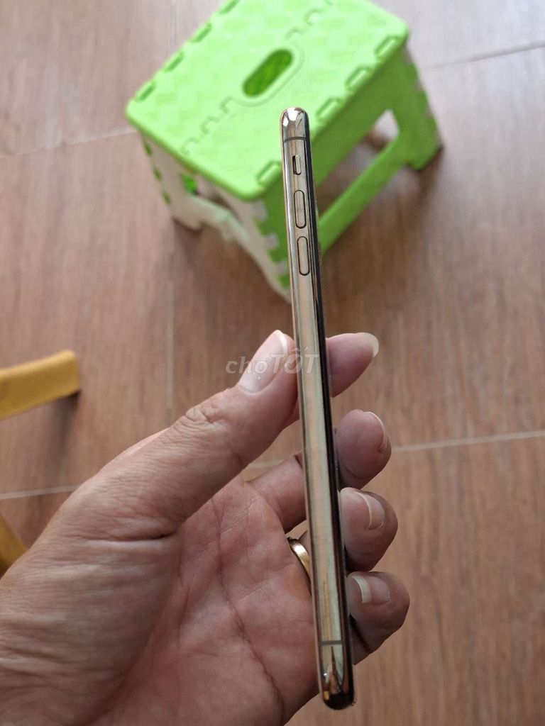 Фото 2: iPhone Xs Max 64GB Золотой как новый