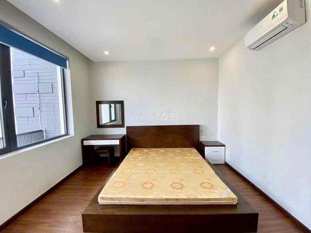 💥* Diện tích đất: 100m² | Diện tích sử dụng: 300m² 💥* Nhà 3 tầng, thiế
