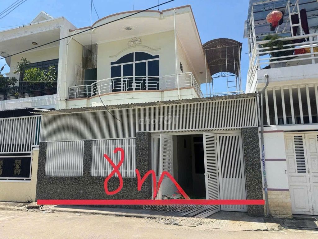 Продажа дома на улице Нго Ден, 88 м2, 2 этажа, 3 спальни, автомобиль у входа, рядом с морем, цена всего 3,9 млрд