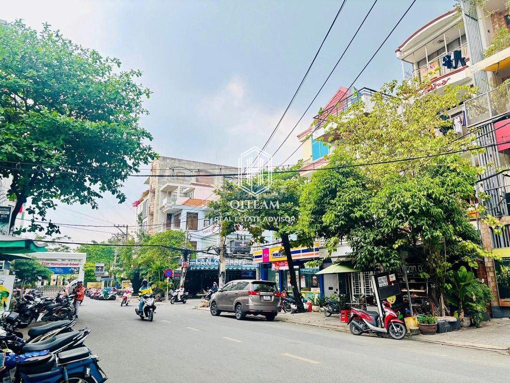 Фото 3: ФАСАД VÕ OANH, р-н 25, БИНЬТХАНЬ - 4,5x17 - 4 этажа, лифт