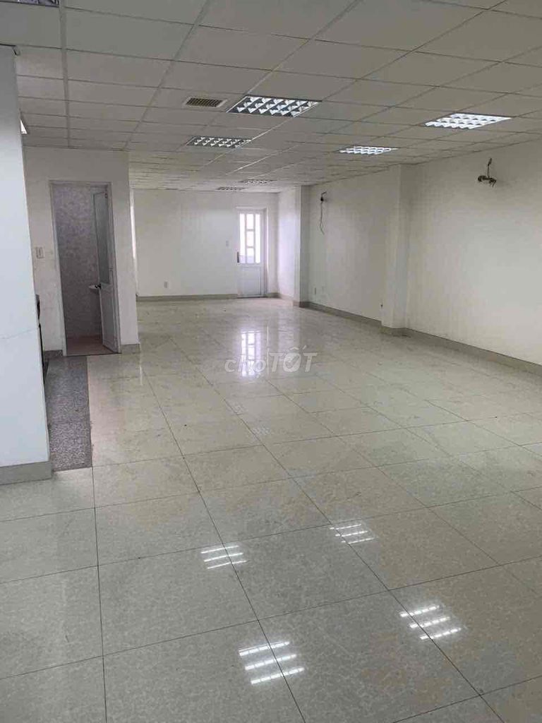 Фото 3: Аренда 5-этажного офисного здания, 500 м² площади, с лифтом, цена 45 млн/мес
