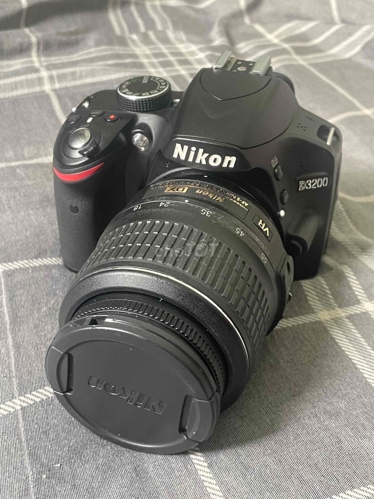 Фотоаппарат Nikon D3200 черный, внешне отличный