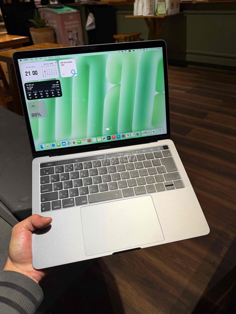 Macbook Pro 2019 i5 8GB/256GB Серый 99%