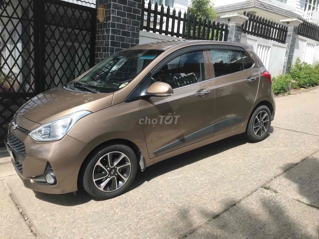 Фото 2: Hyundai Grand i10 механическая, коричневый