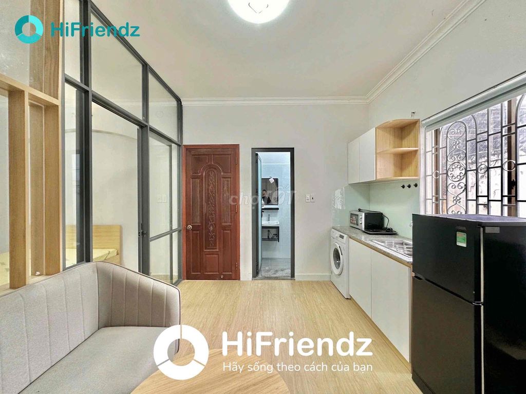 Фото 3: Апартаменты-студия с полной мебелью, 1 спальня, окно, балкон, отдельная стиральная машина, очень просторно