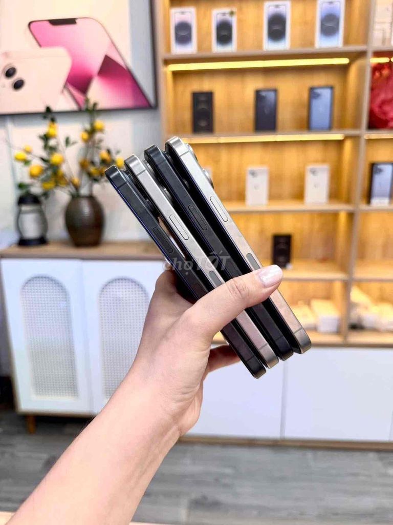 Фото 2: iPhone 15 Pro Max 256GB черный-синий Международная версия